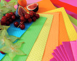 Associez votre joli set de table avec la nappe en papier de votre choix ! Set De Table Papier Pas Cher Paquet De 20 Nombreux Coloris