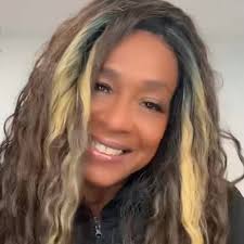 A young fan who suffers panic attacks and anxiety meets Cynthia...The voice  the performances the press the looks