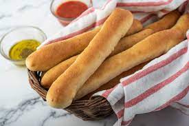 Below are the nutrition facts and weight watchers points for breadsticks from olive garden italian kitchen. Soft Garlic Olive Garden Breadsticks Recipe Copycat
