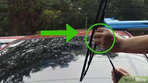 Cara ini akan membuatkan wiper anda bertahan lebih lama dan tidak akan cepat mengeras sekali gus membuatkan proses menolak air pada cermin kereta lebih efektif. Cara Mengganti Bilah Wiper Mobil Anda 8 Langkah Dengan Gambar