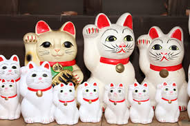 However, in japan they believe the opposite, that black cats bring good fortune. Lucky Cats Maneki Neko What S Cool Kids Web Japan Web Japan