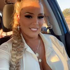 Carissa Jordan's Instagram, Twitter & Facebook