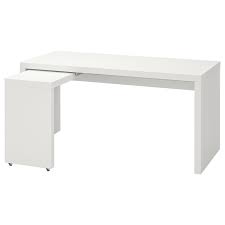 Die ausziehbare arbeitsfläche kann nach bedarf links oder rechts angebracht werden. Malm Schreibtisch Mit Ausziehplatte Weiss 151x65 Cm Ikea Deutschland