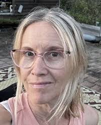 Laura Dunston's Instagram, Twitter & Facebook