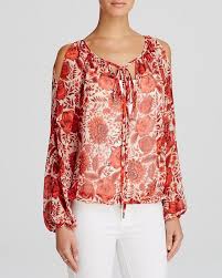 What Do You Wear On A Date Total Image Consultants Tops How To Wear Cold Shoulder Top