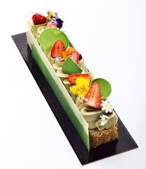 Summer Almond Pistachio And Strawberry Cake Chefsroll Bachour Bachourchocolate Bachourchocolatebook Ba Gastronomie Dessert Individuel Gateaux Et Desserts