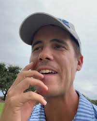 Swipe <<< to see where the ball ended up 😮🙈