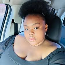 Hi all, can you please give idea what filling option would be there ? And  also icing flavour?