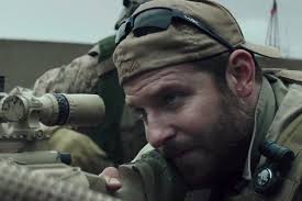 Брэдли купер, сиенна миллер, джейк макдорман и др. Bradley Cooper Schiesst Scharf Erster Trailer Zu American Sniper Von Clint Eastwood Moviebreak De
