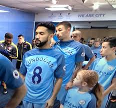 Ilkay gundogan reacts to winning the ea sports premier league player of the month award after starring for manchester city during an unbeaten. Manchester City S Ilkay Gundogan Shirt Tribute Mocked By Rival Fans Sportsjoe Ie