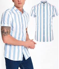 Vous y trouverez les meilleures pièces uniques ou personnalisées de nos vêtements boutiques. Chemise A Manches Courtes Pour Homme Rayures Blanches Et Bleu Ciel Vintage River Island Coup De Coeur Mode