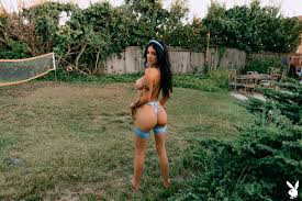 Riley Riviera peels off her sexy lingerie in the back yard