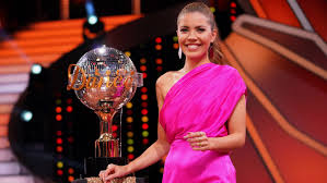 Spätestens seit ihrem auftritt bei „lets dance 2016 ist diese schöne junge dame wohl für jeden ein begriff. Victoria Swarovski Let S Dance Desaster Jetzt Kommt Es Richtig Dicke Intouch