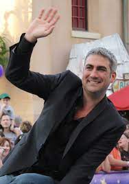 The winner of american idol 2006 was taylor reuben hicks. Taylor Hicks Wikipedia