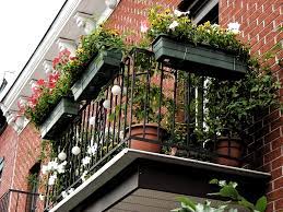 30 Small Apartment Balcony For Christmas Decor Smallapartmentchristmasdecor Small Apartme Christmas Decorations Apartment Apartment Garden Apartment Balconies