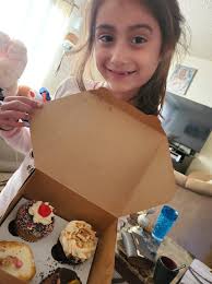 Went to Cake Turners LLC for a sweet treat just now! Ohhhh wowwww! The best  cupcake ever! We bought 6 and us 4 have already ate one a piece! Sooo good!  Triple