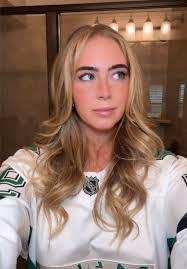 Karis White's Instagram, Twitter & Facebook