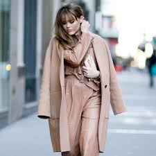 Renklerin birbiri ile uyumu hakkında yazdığımız blog yazımızı mutlaka göz atın. Camel Rengi Palto Nasil Giyilir Fashiola