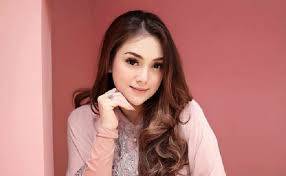 Foto hot celine evangelista terbaru. Celine Evangelista Tahu Kehamilan Ibunda Dari Orang Lain