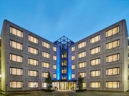 From amsterdam sloterdijk station you can travel directly to the city centre of amsterdam within 5 minutes. Holiday Inn Familienhotels Von Ihg In Amsterdam