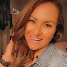 Erika Bennett (@ebennett009)