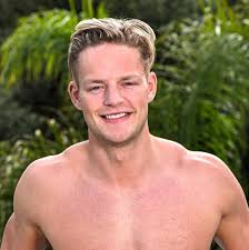 Love Island's Ollie Williams gets engaged to girlfriend he quit the show for