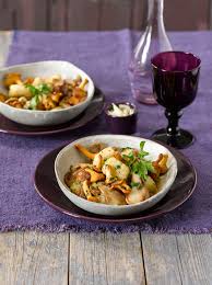 Gnocchi Mit Waldpilzen Und Grunem Pfeffer Heft Oktober 2014 Foto Maike Jessen Fur Mein Buffet Rezepte Vegetarisch Vegetarische Rezepte