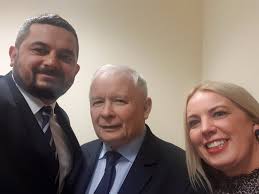 W okresie zaborów cmentarze grzebalne pozostawały pod zarządem miejscowej parafii reprezentowanej przez dozór kościelny.stały się jednak do pewnego stopnia własnością komunalną.wprowadzoną 15 kwietnia 1817 r., opłatę od grzebania zmarłych, tzw. Kariera Sylwii Sobolewskiej Maz W Centrali Pis Zona Na Trzech Posadach W Orlenie Obajtka