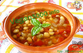 La zuppa di cicerchie è un gustoso primo piatto a base di cicerchie, completato da un filo di olio a crudo e fette di pane tostato. Vegan3000 Info Ricetta Vegan Zuppa Di Cicerchie