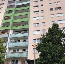 Erzählen sie den menschen, dass sie selbst wohnungslos waren? Obdachloser Im Haus Hat Noch Niemand Den Neuen Bemerkt Welt