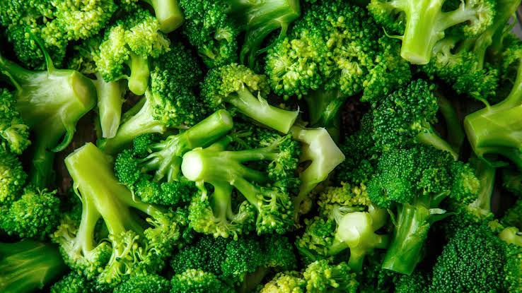 Raw Versus Cooked Broccoli: Which One Is Better For You?