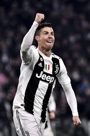 He's considered one of the greatest and highest paid soccer players of all time. Cristiano Ronaldo Feiert Geburtstag Und Erhalt Irres Protz Geschenk Aus Oberbayern