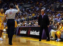 The lakers have a relatively small amount of courtside seating, as they have just two rows of courtside seats that are in front of sections 100, 102, 112 and 119. Jack Nicholson Courtside Through The Years Photo Gallery Jack Nicholson La Lakers Nicholson