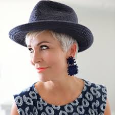 How I Apply Make Up Chic Over 50 Grey Hair Styles For Women Grey Hair Over 50