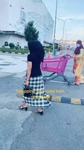 Temukan lagu terbaru favoritmu hanya di lagu 123 stafaband planetlagu. Video Dikecam Berkain Pelikat Masuk Shopping Mall Wanita Dedah Hal Sebenar Kisah Dunia