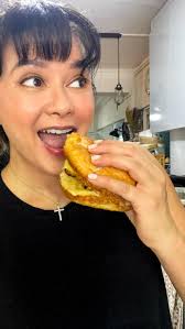 [💥SAVE THIS RECIPE💥] Protein & fibre are your best friends whether you  are dealing with #perimenopause or digestion issues or you just need lots  of good energy & nutrition. 💛, This English Muffin ...