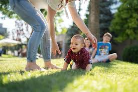 Jedes kind hat sein eigenes, individuelles entwicklungstempo. Krabbel Tipps Wie Babys Richtig Laufen Lernen Kinder De