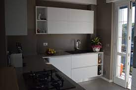 Cucina Con Piano In Agglomerato Arredamento Mobili Per Ufficio Cucine