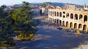Sarà un'arena di verona tutta esaurita quella che vedremo fare da sfondo alla serata evento. Aspettando L Arena In Piazza Bra Concerto Omaggio Alla Citta Di Verona Connessi All Opera
