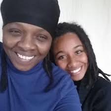 J'ai été éduqué par deux femmes absolument formidables qui n'ont jamais  cessées de n'épater par leur grandeur. Les épreuves de leurs vies me  brisent encore le cœur aujourd'hui car je n'ai pas