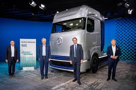 Daimler trucks plans to start customer trials in 2023 but volume deliveries aren't expected until 2027. This Is Mercedes Answer To The Tesla Semi Truck Carbuzz