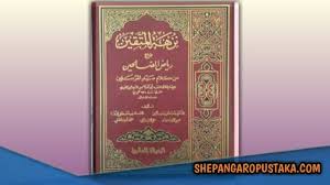 Terjemahan disandingkan dengan teks arabnya sehingga membacanya serasa ngaji kitab memahami maknanya sekaligus merasakan keindahan tuturan aslinya. Shepangaro Pustaka Telegram