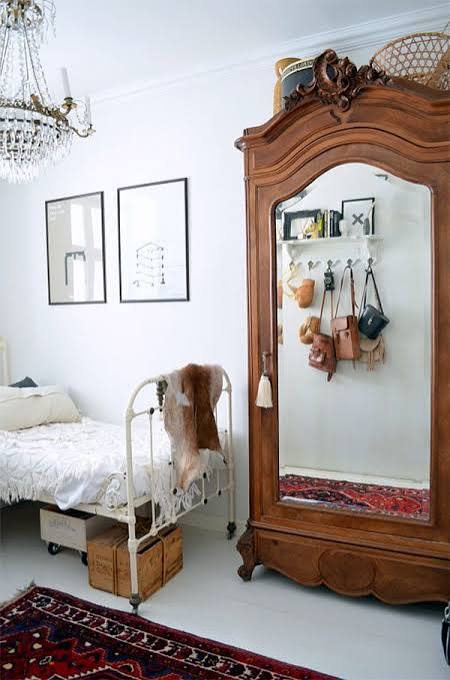 16 Vintage Bedroom Ideas That Will Inspire You to Shop Second Hand - Upcyclist