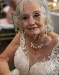 Bella senora la felicito con Todo mi 💜 que Tenga El valor de desagiar y no  escuchar las criticas,de otros se necesita ser muy valiente.que sea muy  feliz y que Todo le