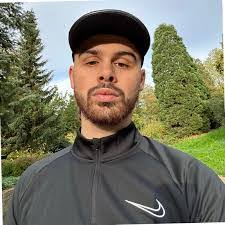 Tyler Munro's Instagram, Twitter & Facebook