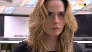 a pele dessa mulher merece ser apreciada e estudada!!!!!! 10 anos de  diferença do bbb passado e ela SÓ MELHOROU!!!!!!!! eu chamo isso de: D I V A