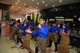 Savesave aturcara sambutan hari raya 2018 for later. Galeri Anugerah Perkhidmatan Cemerlang Category Yb Menteri Menghadiri Majlis Sambutan Hari Raya Aidilfitri Di Wisma Radio Angkasapuri Kuala Lumpur Pada 12 Julai 2018 Image Yb Menteri Menghadiri Majlis Sambutan Hari