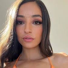 Isabelle Smith's Instagram, Twitter & Facebook