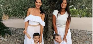 Sa compagne sidonie biémont vient d'accoucher de jumeaux. Epingle Sur News People