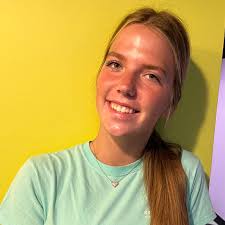 HAPPY BIRTHDAY KAYLYNN! 🤎 Kaylynn has been with us for 2 years now and is  such an amazing and hard-working barista at our Sandpoint location! Her  favorite color is pink and her